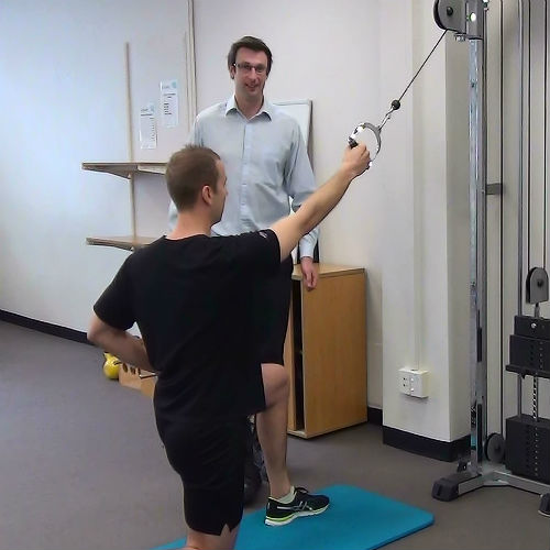 One arm kneeling cable row demonstration